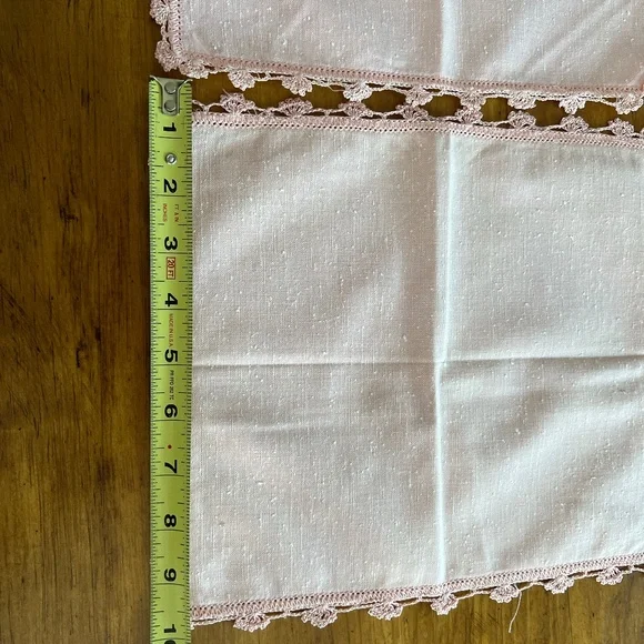SOLD - Vintage Pink Linen Napkins with Crocheted Edges - Set of 4 - Picture 10 of 11